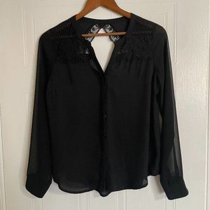 Heart Loom Lace Keyhole Button-Down Shirt